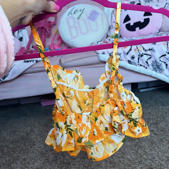 h&m ruffle crop top - Picture 2 of 2